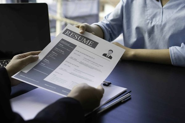 Boostez votre candidature avec nos modèles de CV et lettres